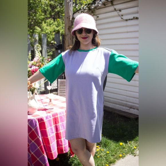 Odeyalo oversized colour block tee dress - Picture 2 of 6